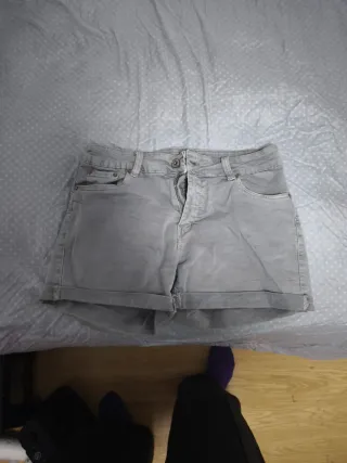 Pantalones cortos grises