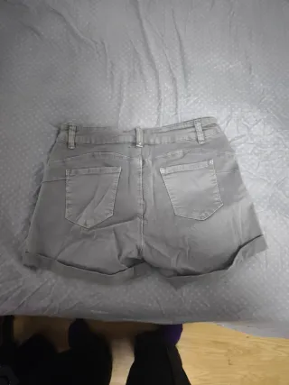 Pantalones cortos grises