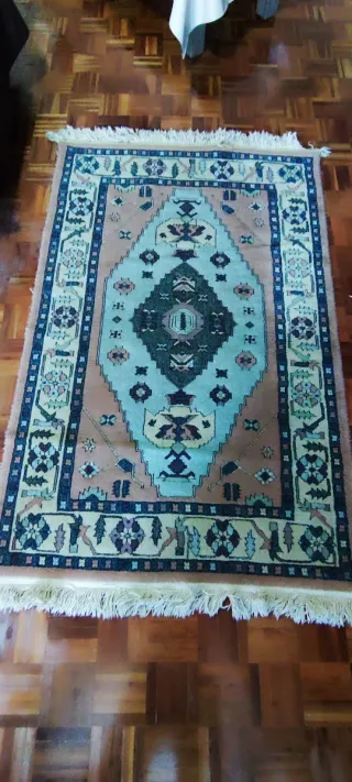 Alfombra mediana beige y azul
