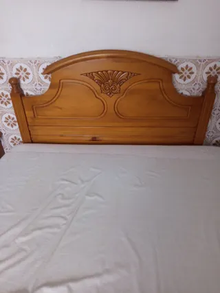 Armario de madera con cajones