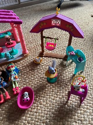 Casa Encantimals con Muñecas y Granja