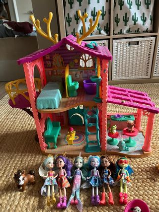 Casa Encantimals con Muñecas y Granja