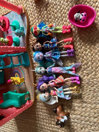 Casa Encantimals con Muñecas y Granja