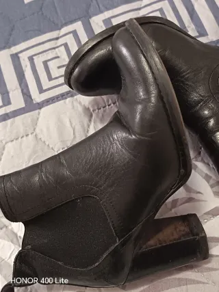 Botines de cuero negros