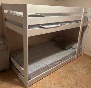 Litera  de madera maciza blanca