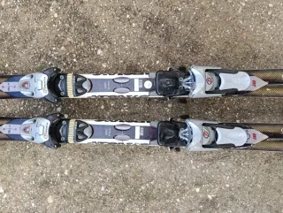Esquís Atomic 160 cm con fijaciones
