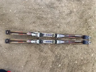 Esquís Atomic 160 cm con fijaciones