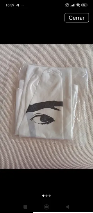 Capa de peluquería con diseño de ojo y labios