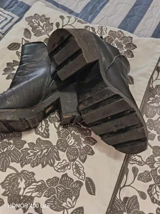 Botines negros con cremallera