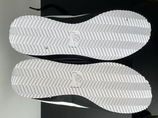 Zapatillas Nike Cortez Negras y Blancas