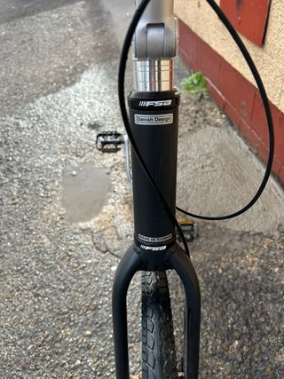 Bicicleta de paseo negra