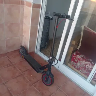 Patinete eléctrico negro
