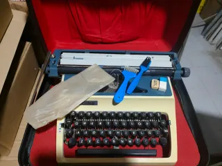 Máquina de escribir Daro Erika Modelo 34