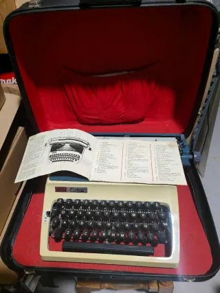 Máquina de escribir Daro Erika Modelo 34