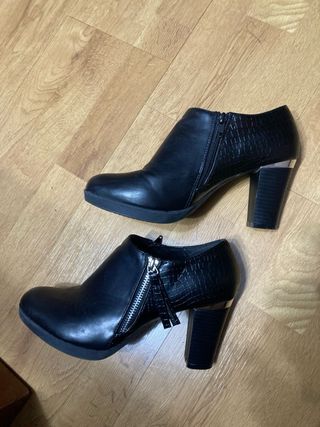Botines de tacón negros