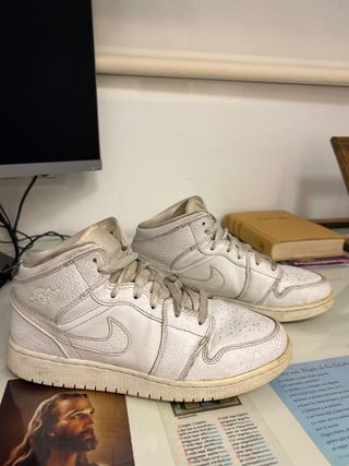 Nike Air Jordan 1 Mid Blancas