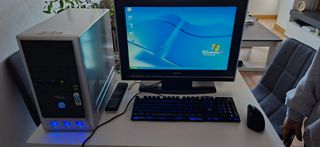 Ordenador Fujitsu Siemens PC Torre viejo