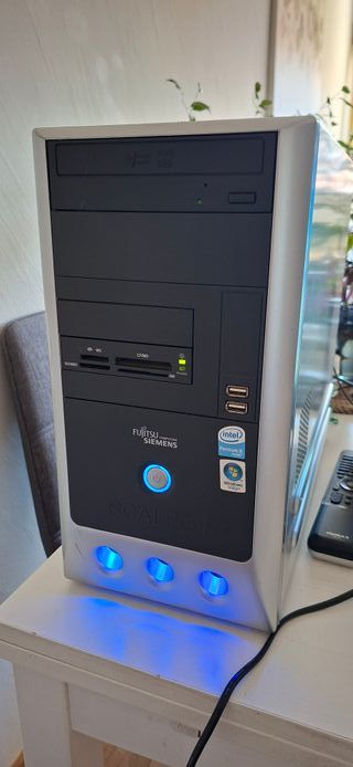 Ordenador Fujitsu Siemens PC Torre viejo