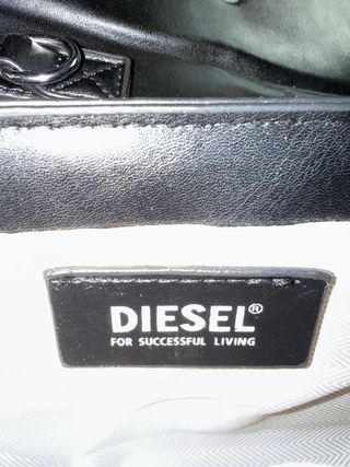 Bolso Diesel negro con logo