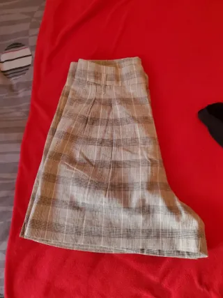 Conjunto Top Negro salsa y bermuda cuadros.