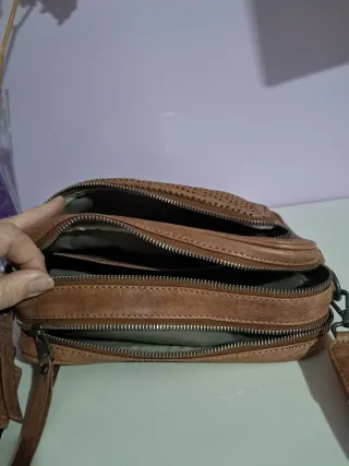 Bolso bandolera marron de piel.