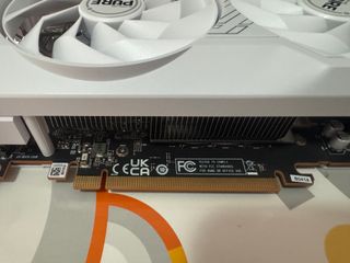 Tarjeta Gráfica AMD Radeon RX 7800 XT 16GB Blanca