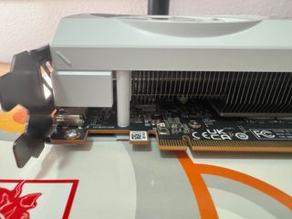 Tarjeta Gráfica AMD Radeon RX 7800 XT 16GB Blanca