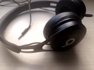 Auriculares Beats con cable negros