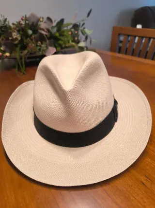 Sombrero Panamá Beige con Banda Negra
