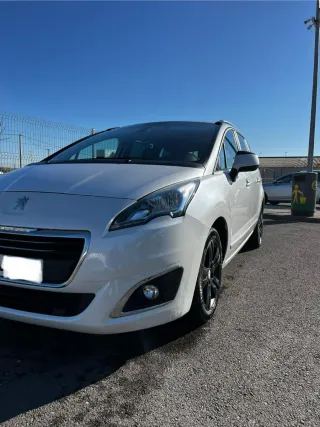 Peugeot 5008 2015