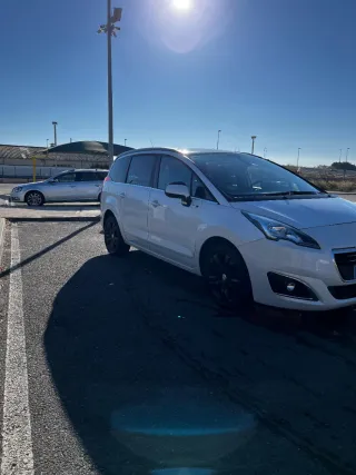 Peugeot 5008 2015