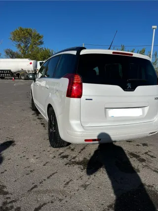 Peugeot 5008 2015