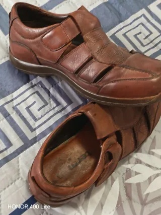 Sandalias de piel marrón para hombre
