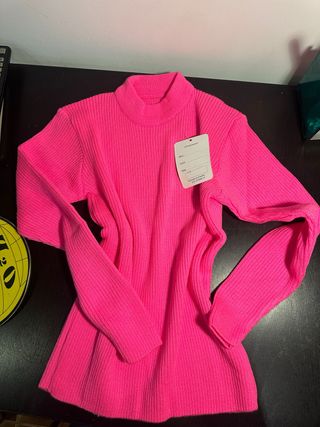 Jersey rosa de cuello alto nuevo
