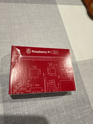 Raspberry Pi 1B+ con caja y alimentador