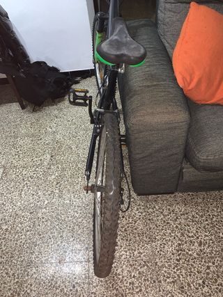 Bicicleta con amortiguación delantera y trasera