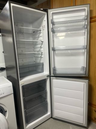 Nevera Daewoo plateada