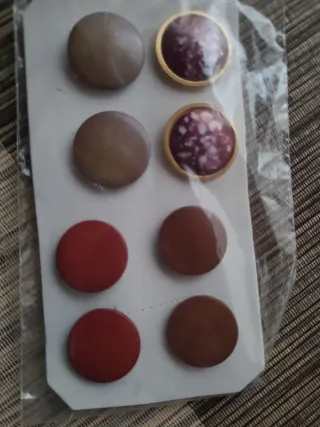 4 pares de pendientes botón