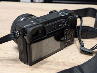 Sony A6300 + Objetivo SELP1650 (poco uso)