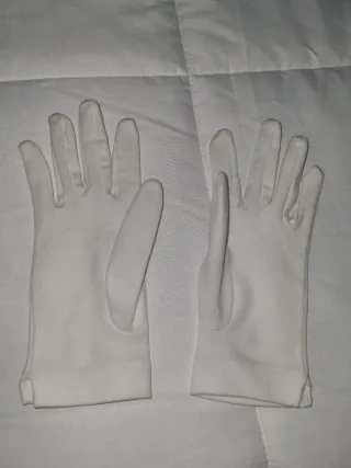 Guantes blancos penitente