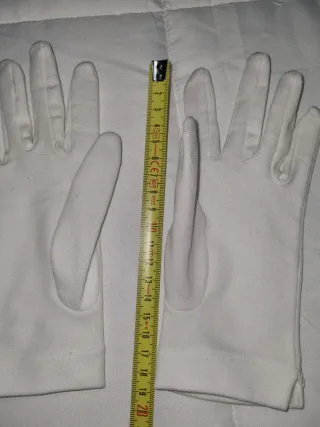 Guantes blancos penitente
