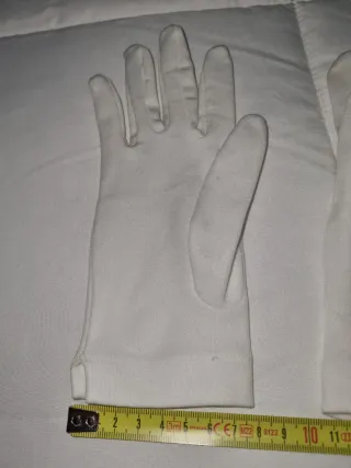 Guantes blancos penitente