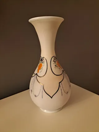 Vaso opalino antiguo con decoración floral