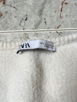 Zara Jersey Crema Peluche Cuello Pico Corto