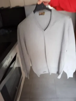 Jersey cuello pico gris