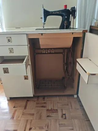 Máquina de coser Alfa Manual