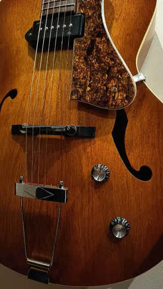 Godin 5th Avenue Kingpin P90