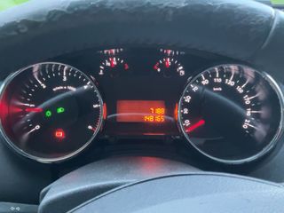 Peugeot 5008 2013   2.0hdi  150cv 7 plaz