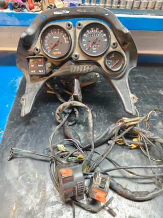 Cuadro instrumentos Aprilia Pegaso 125