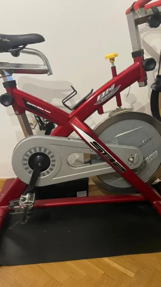 Bicicleta Estática BH Fitness 2 Roja.